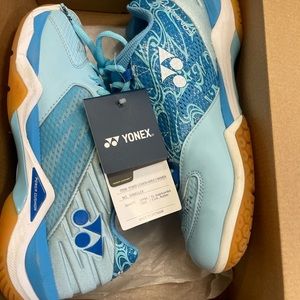 NWT yonex power cushion aerus 3
